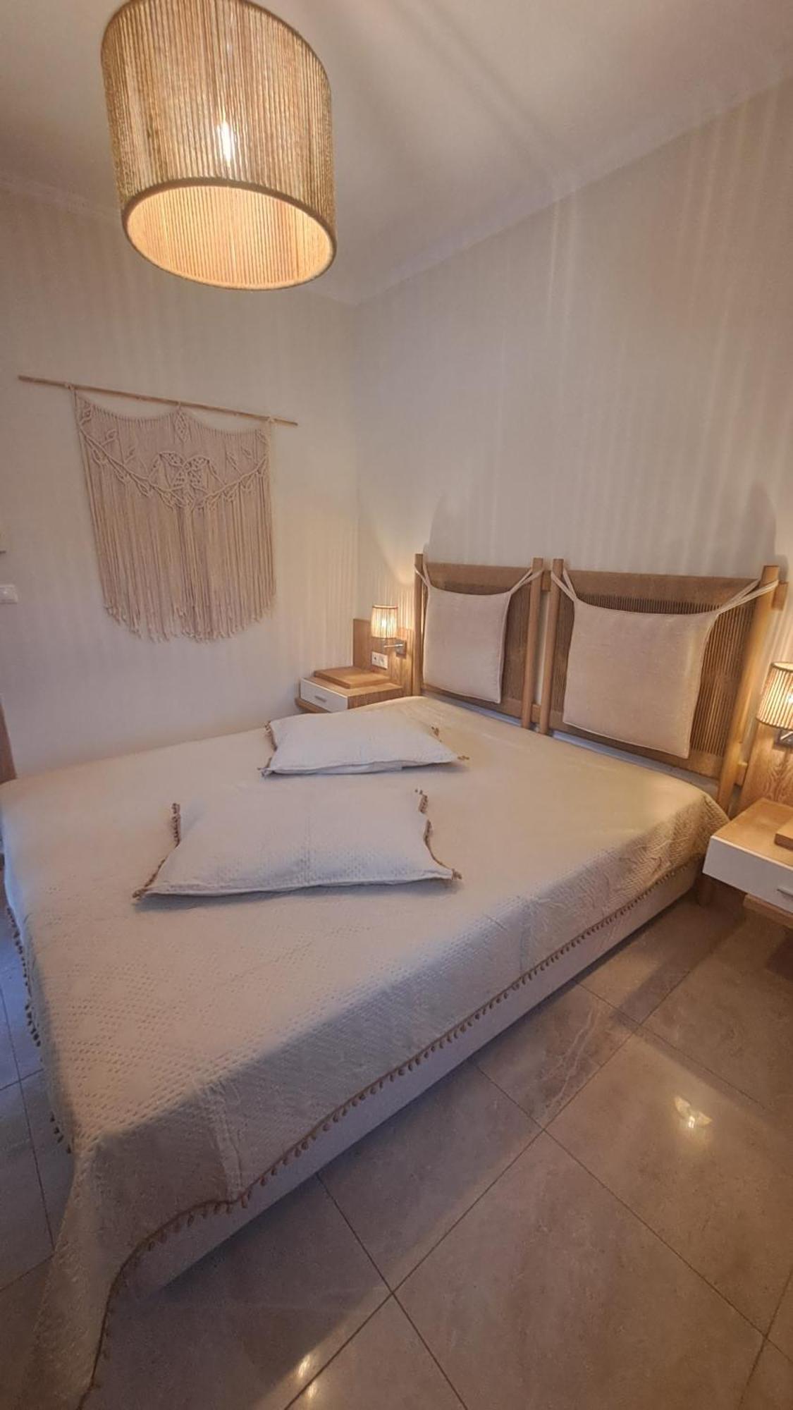 Artemis Plaza Aparthotel อาเกีย ปาราสเควิ ภายนอก รูปภาพ