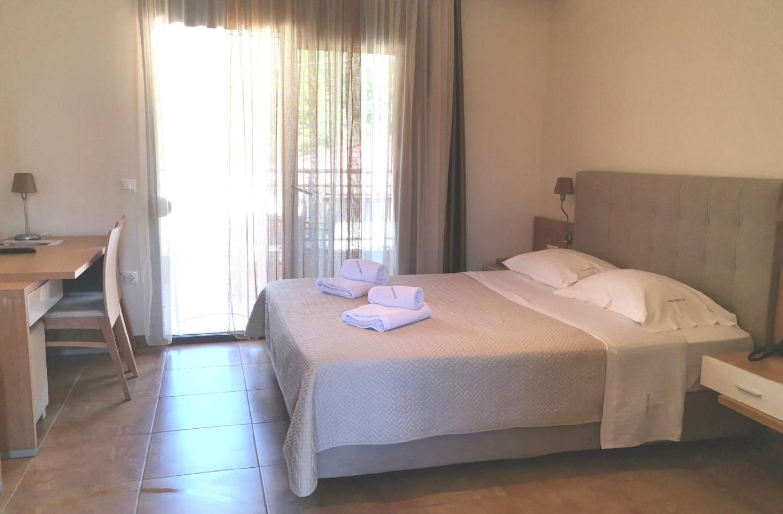 Artemis Plaza Aparthotel อาเกีย ปาราสเควิ ภายนอก รูปภาพ