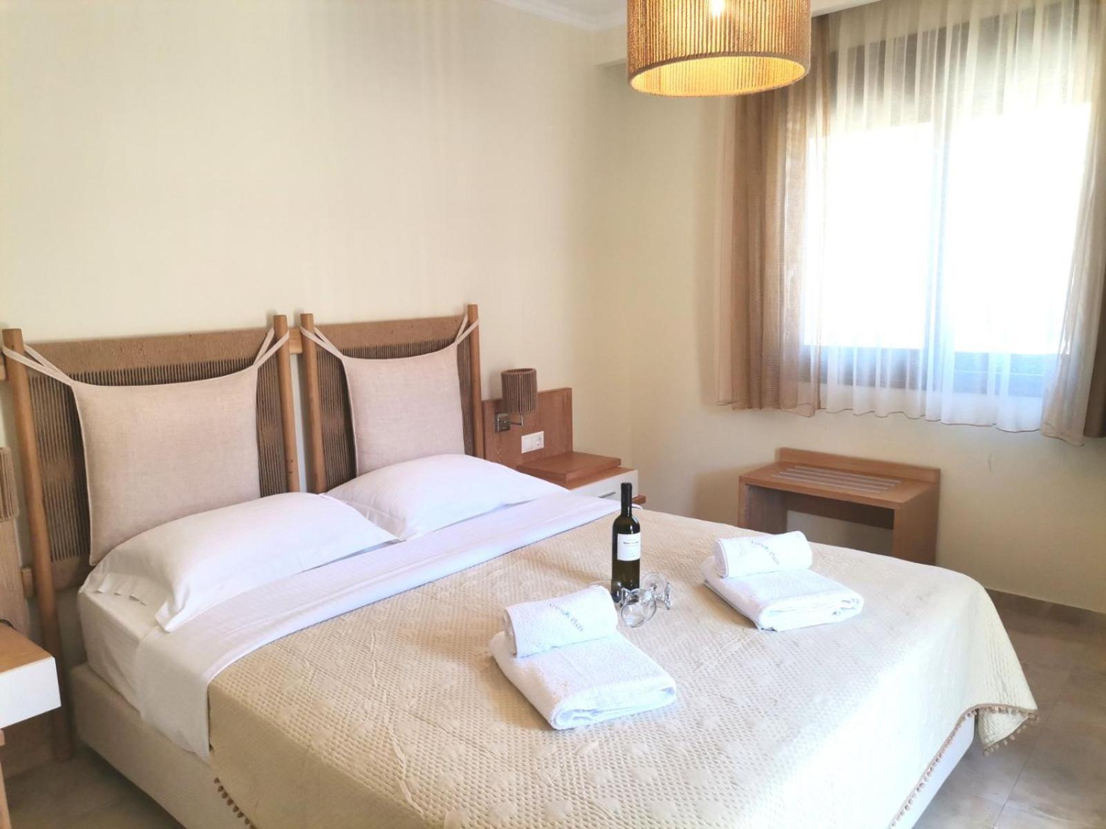 Artemis Plaza Aparthotel อาเกีย ปาราสเควิ ภายนอก รูปภาพ
