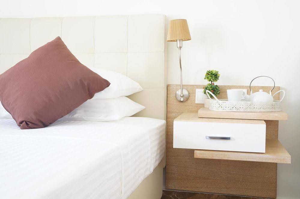 Artemis Plaza Aparthotel อาเกีย ปาราสเควิ ภายนอก รูปภาพ