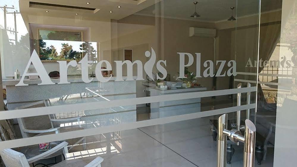 Artemis Plaza Aparthotel อาเกีย ปาราสเควิ ภายนอก รูปภาพ