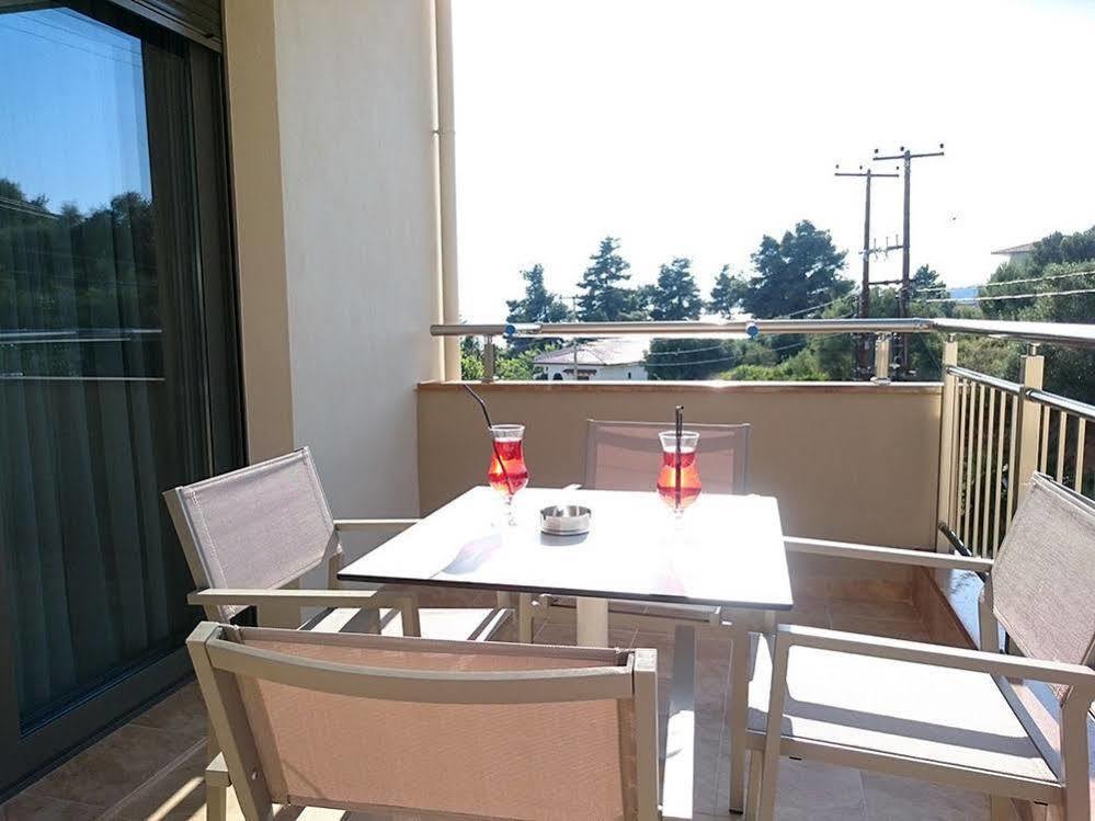 Artemis Plaza Aparthotel อาเกีย ปาราสเควิ ภายนอก รูปภาพ