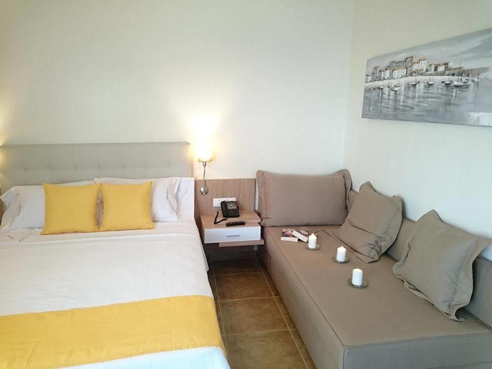 Artemis Plaza Aparthotel อาเกีย ปาราสเควิ ภายนอก รูปภาพ