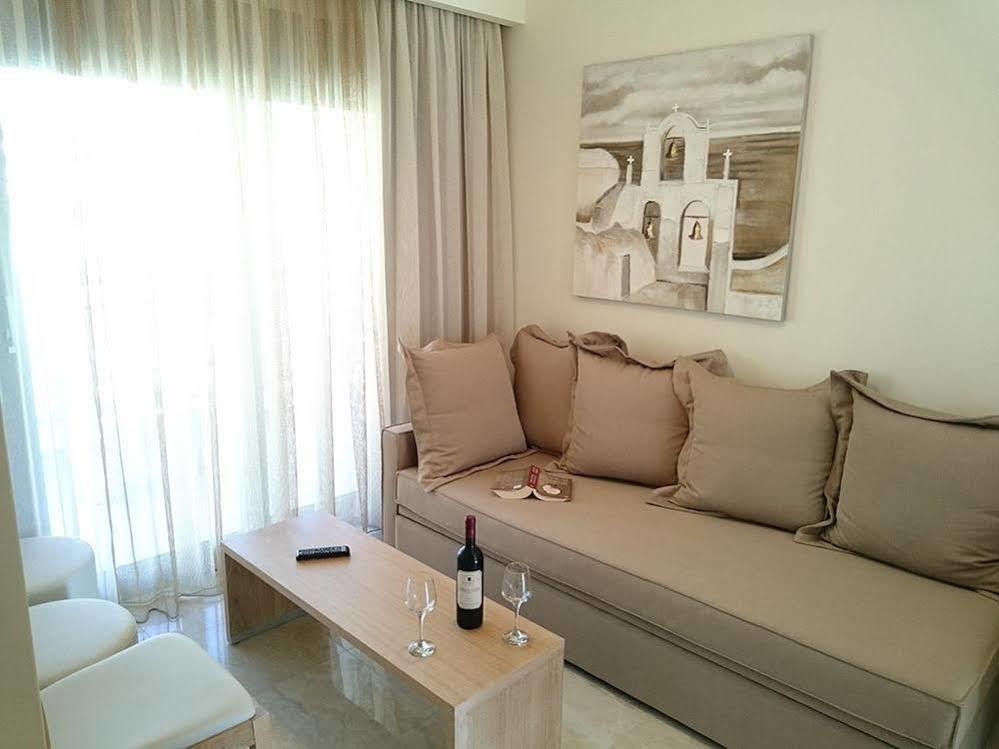 Artemis Plaza Aparthotel อาเกีย ปาราสเควิ ภายนอก รูปภาพ