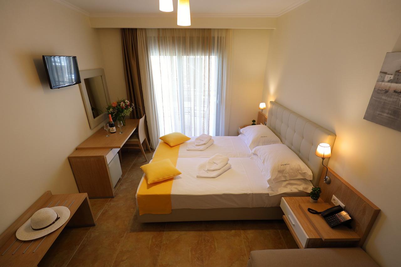 Artemis Plaza Aparthotel อาเกีย ปาราสเควิ ภายนอก รูปภาพ
