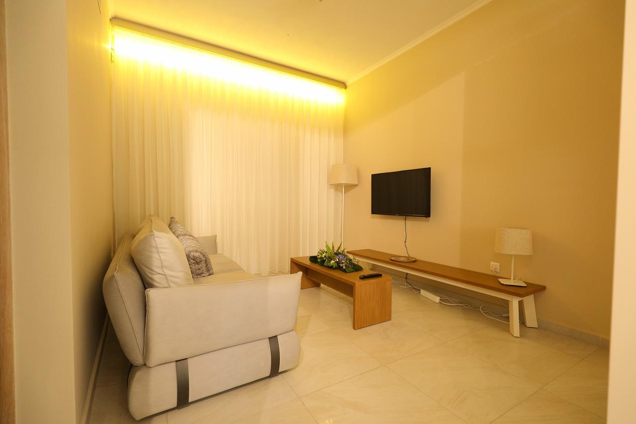 Artemis Plaza Aparthotel อาเกีย ปาราสเควิ ภายนอก รูปภาพ