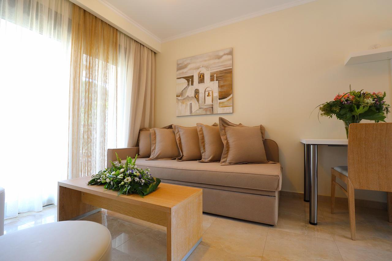 Artemis Plaza Aparthotel อาเกีย ปาราสเควิ ภายนอก รูปภาพ