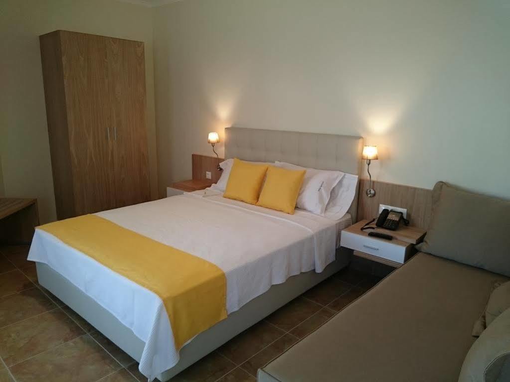 Artemis Plaza Aparthotel อาเกีย ปาราสเควิ ภายนอก รูปภาพ