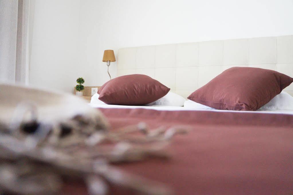 Artemis Plaza Aparthotel อาเกีย ปาราสเควิ ภายนอก รูปภาพ